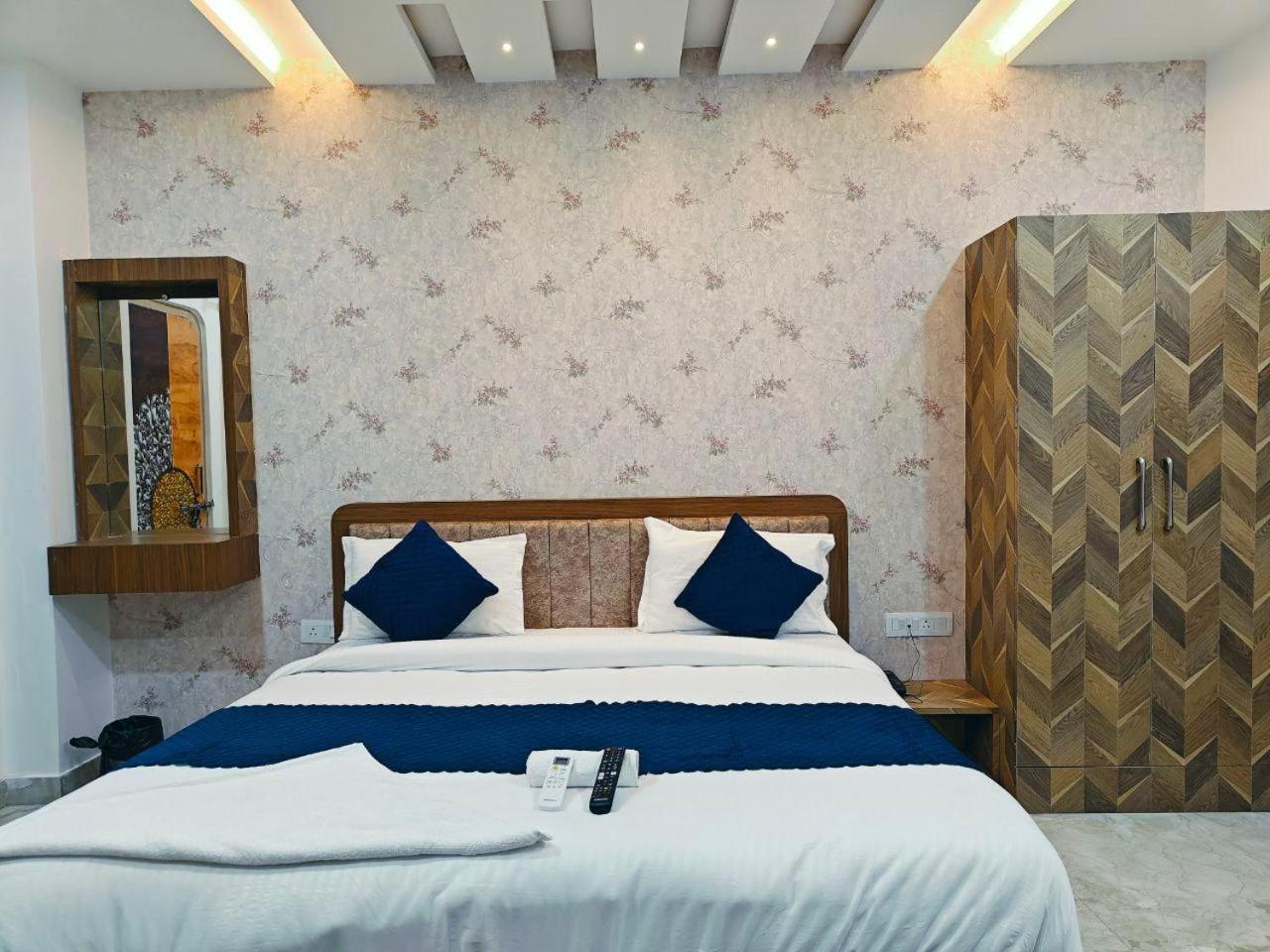 Hotel The Pushpraj พาราณสี ภายนอก รูปภาพ