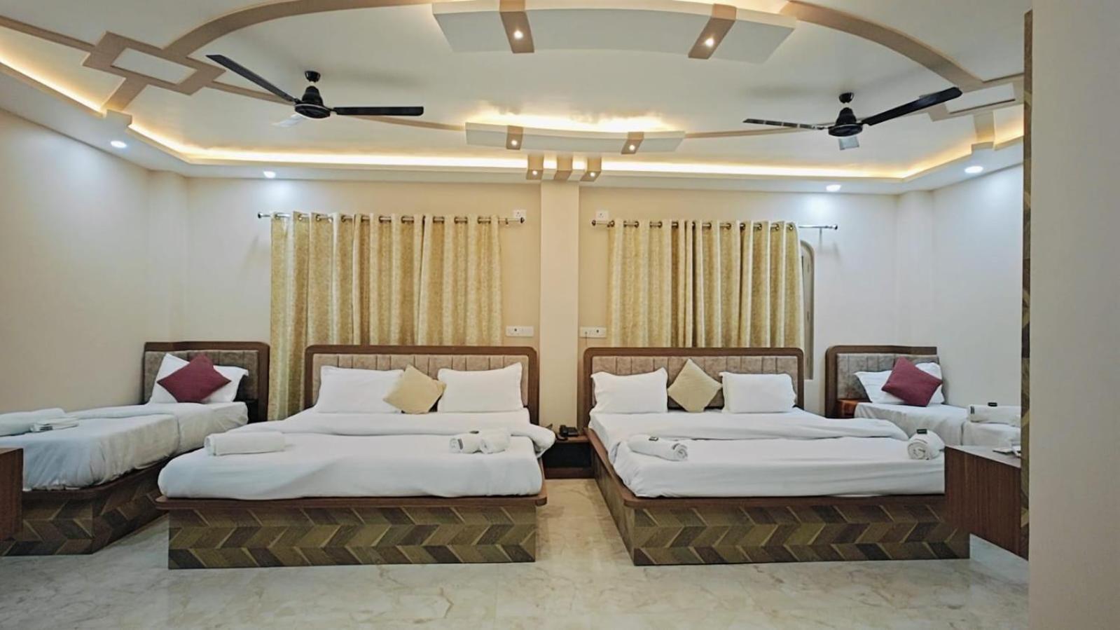 Hotel The Pushpraj พาราณสี ภายนอก รูปภาพ