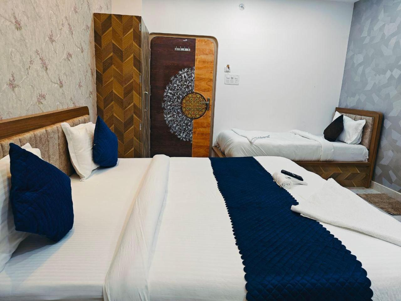 Hotel The Pushpraj พาราณสี ภายนอก รูปภาพ