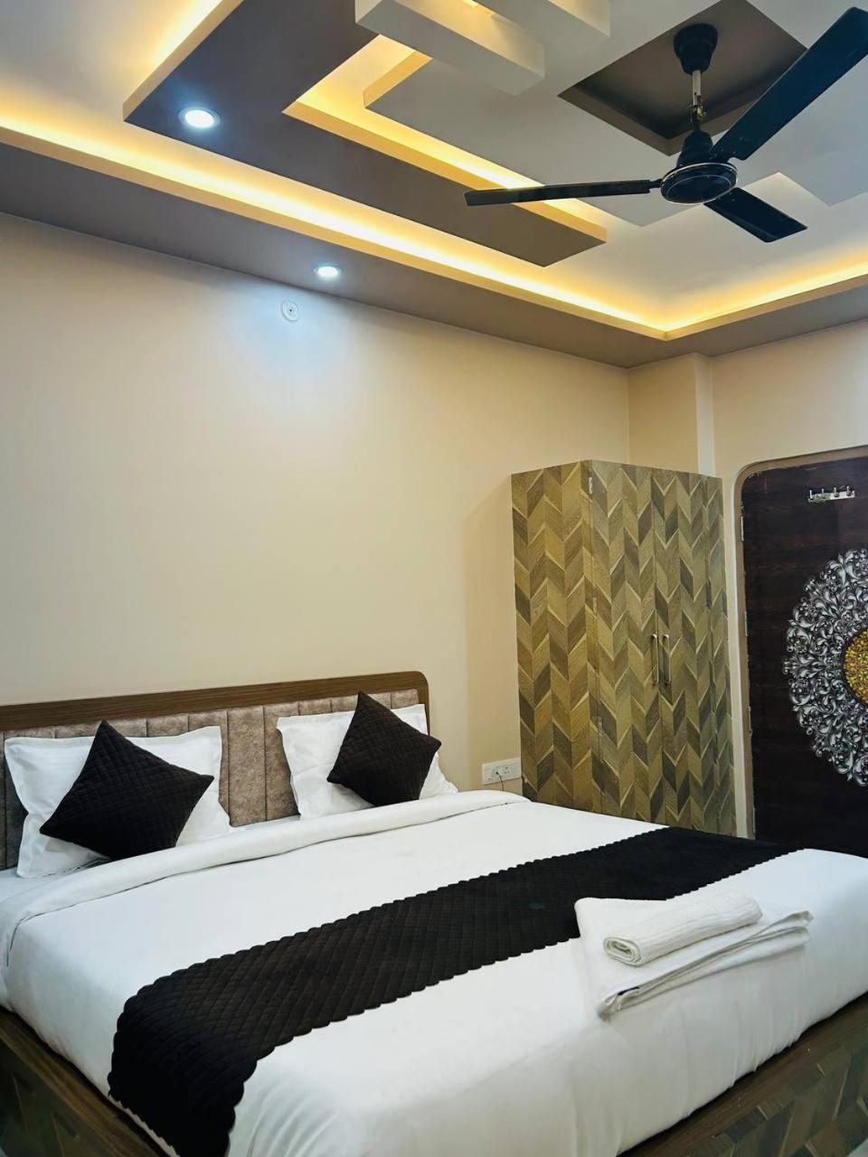 Hotel The Pushpraj พาราณสี ภายนอก รูปภาพ